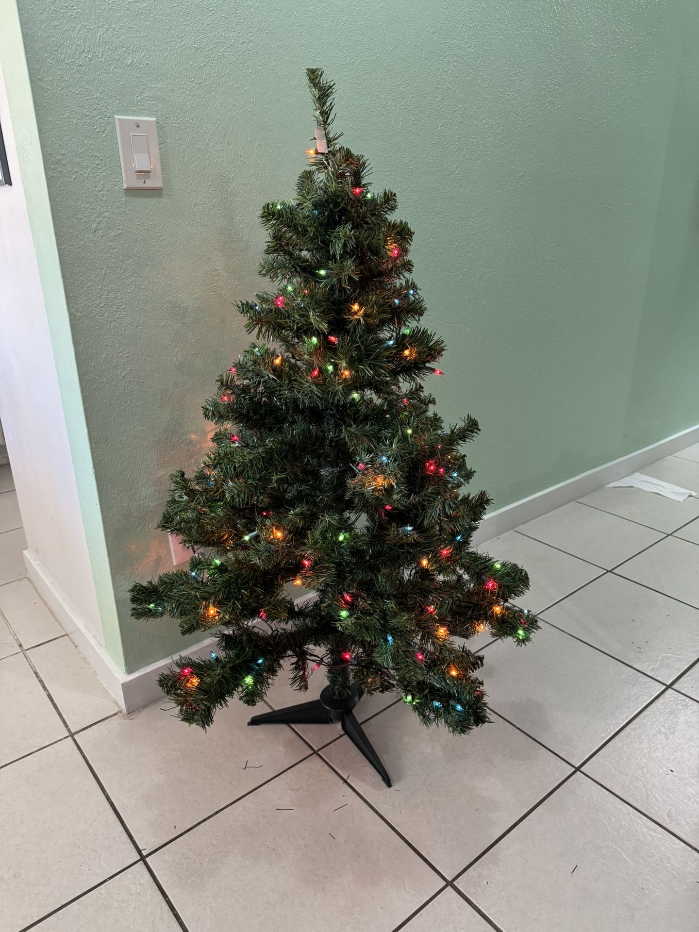 4 1/2 ft Winston pine I bought it for 39.99, it's new