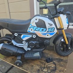 Kids Honda Motorcycle needs charger some parts