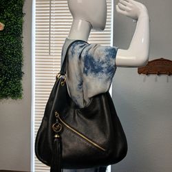 Authentic Michael kors leather bag, excellent condition