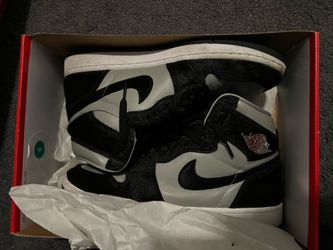 Black/gray Jordan 1’s, size 10