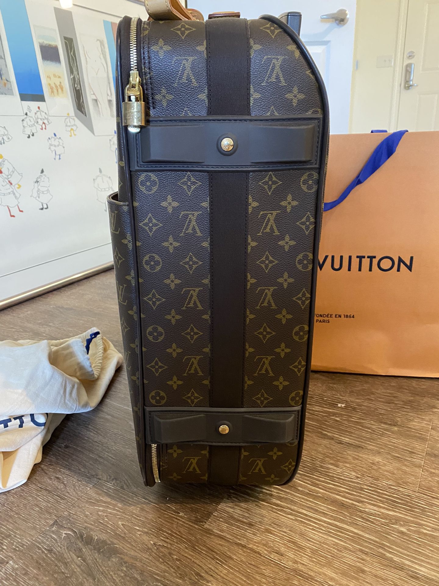 Louis Vuitton (Authentic) Bag Retail $1600 for Sale in Wayland, MA