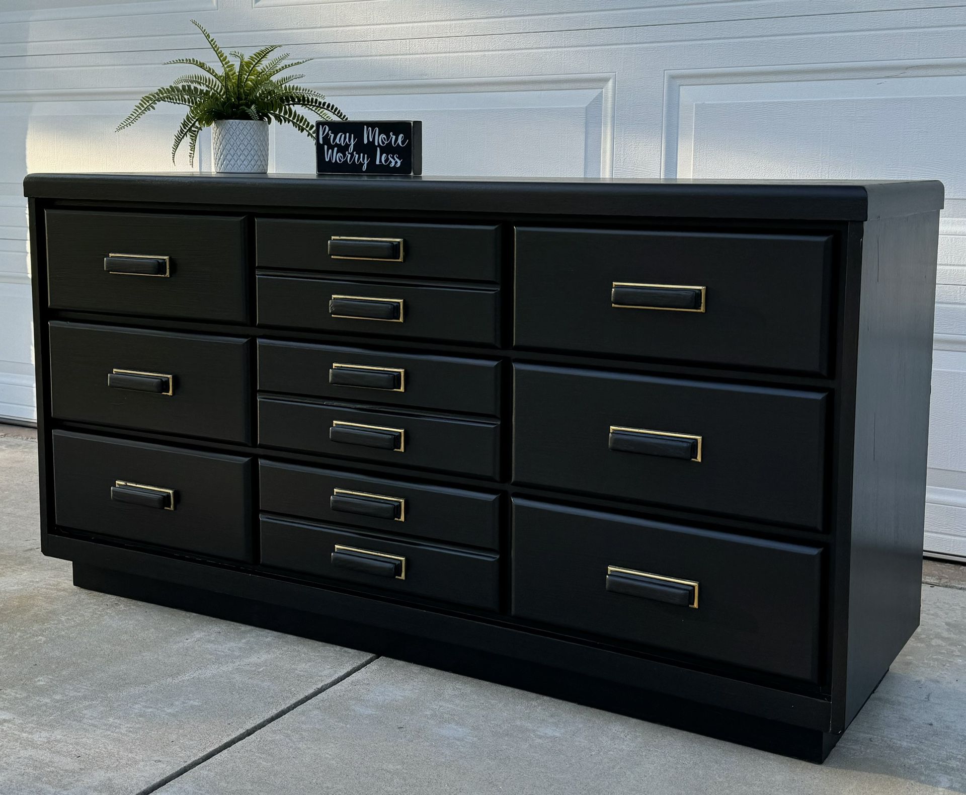 Gorgeous Black 9-Drawer Dresser 