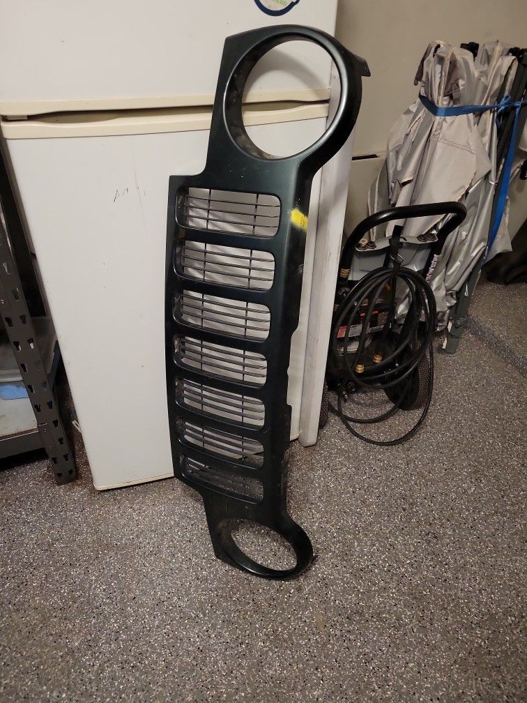 Front Grill Jeep Liberty
