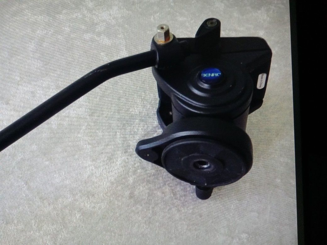 Benro Video / Camera Tripod Fluid Head With Pan Arm And Quick Release Plate Holds Up To 8.8 Lb Model S4