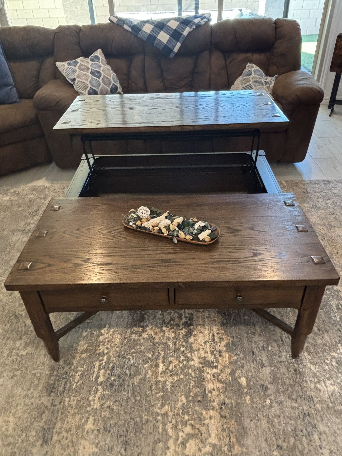 Coffee Table. End Table Set.