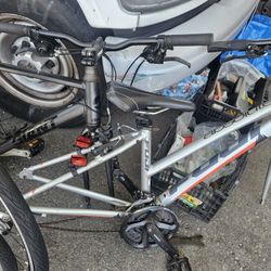Fuji Absolute 2.1 Aluminum Bike