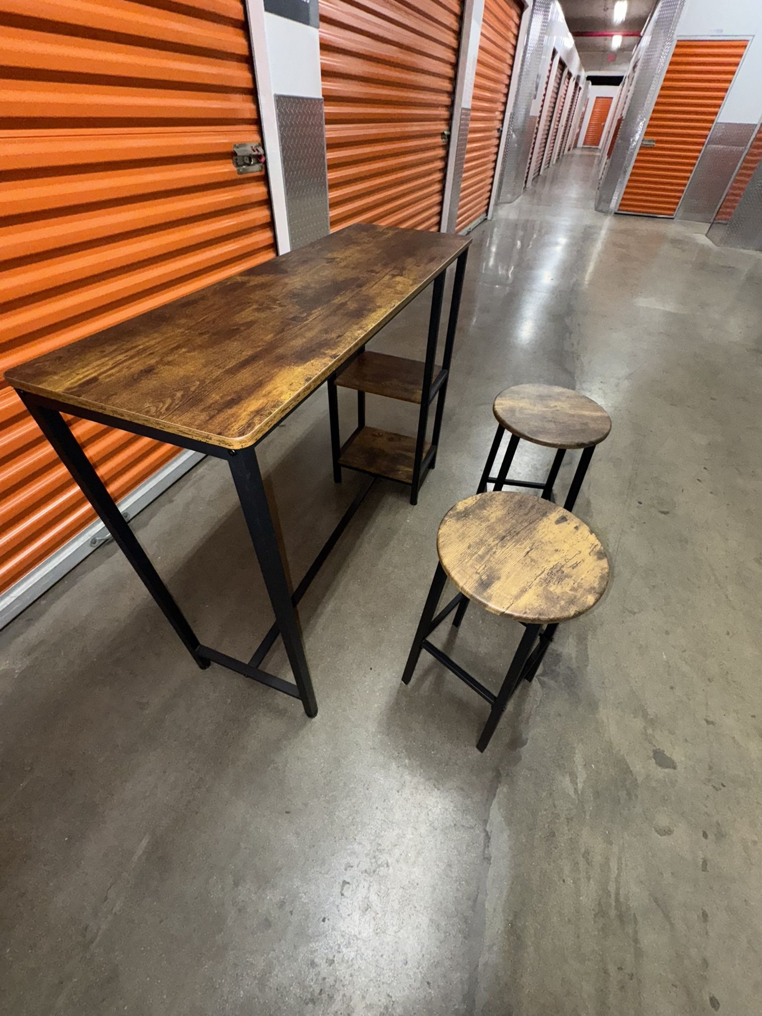 ((FREE FURNITURE)) BAR TABLE & Two SEATING STOOLS