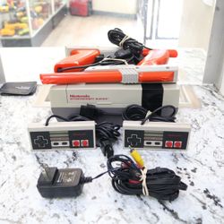Nintendo NES-001 Console Bundle