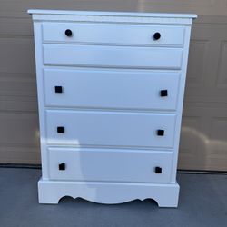 Dresser White 4-Drawers 