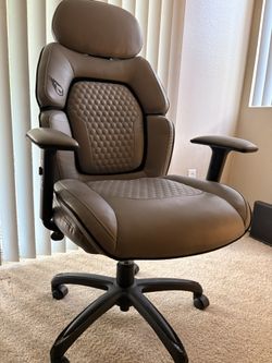 Gray Gaming Chair – Comfortable & Sturdy