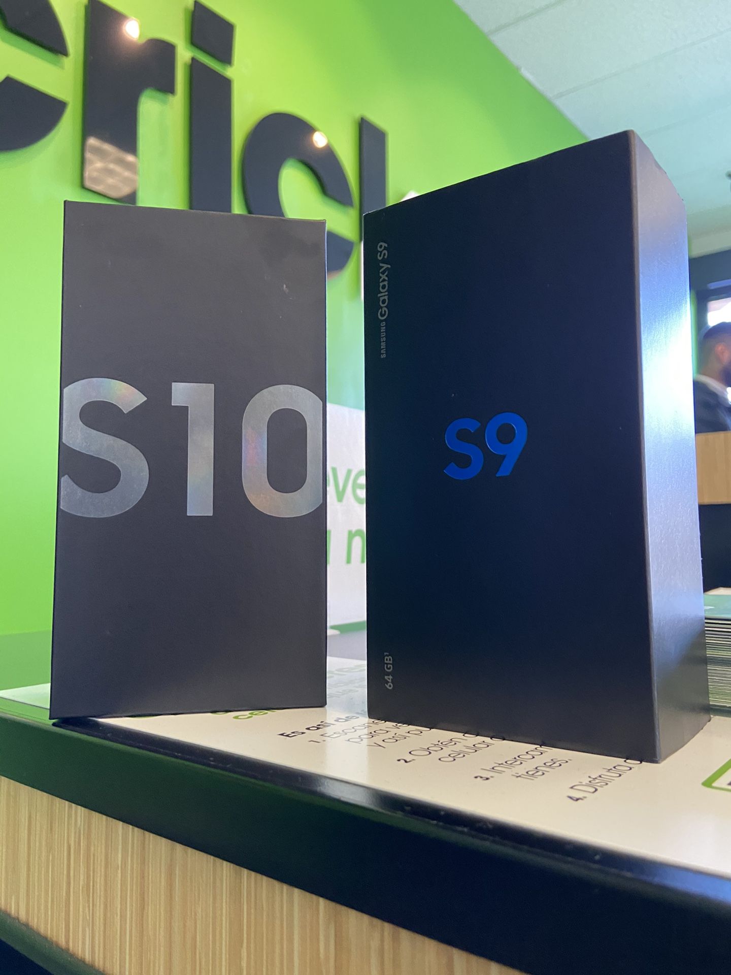 Get the Samsung s10 or the Samsung s9 for only $49.99 DOWN TODAY !!