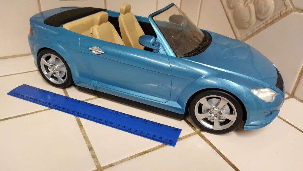 Mattel Barbie My Scene Club Birthday Blue Convertible car.2004 No seat belts.