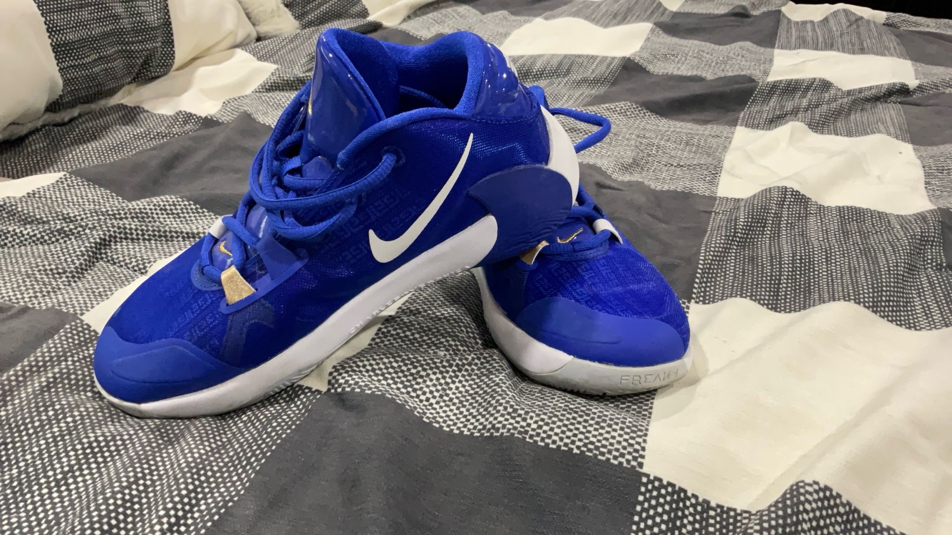 Nike Freak 1 Greece Size 5Y