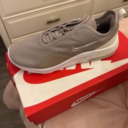 Brand New women's Nike Sneakers 