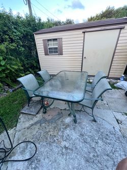 Outdoor Patio Table and 4 Chairs