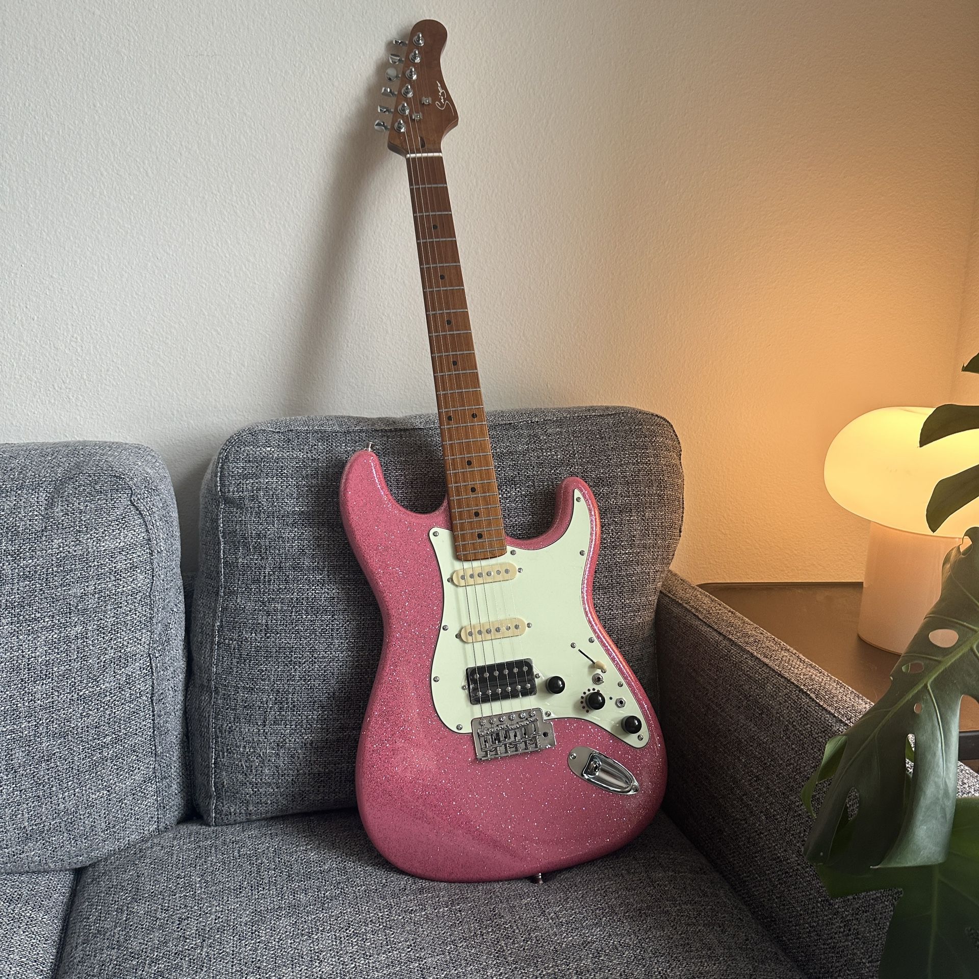 NEW - SPARKLE Pink Guitar With Built-Effects