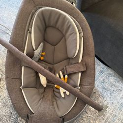 Nuna Leaf Grow Baby Seat And Rocker