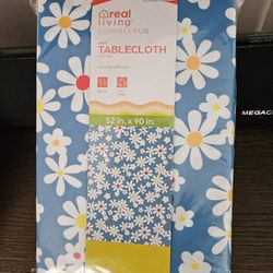 Real Living tablecloth s/ each separate 