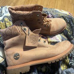 Women’s Timberland Boots Size 10