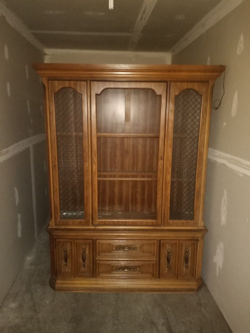 Vintage 60 Or 70s China Hutch 