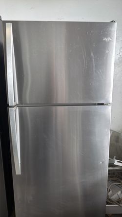 Whirlpool top and bottom fridge