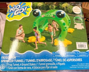 H2OGO! Giant Inflatable Froggy Fun Sprinkler Tunnel – Age 2+ Kids Water Play Toy