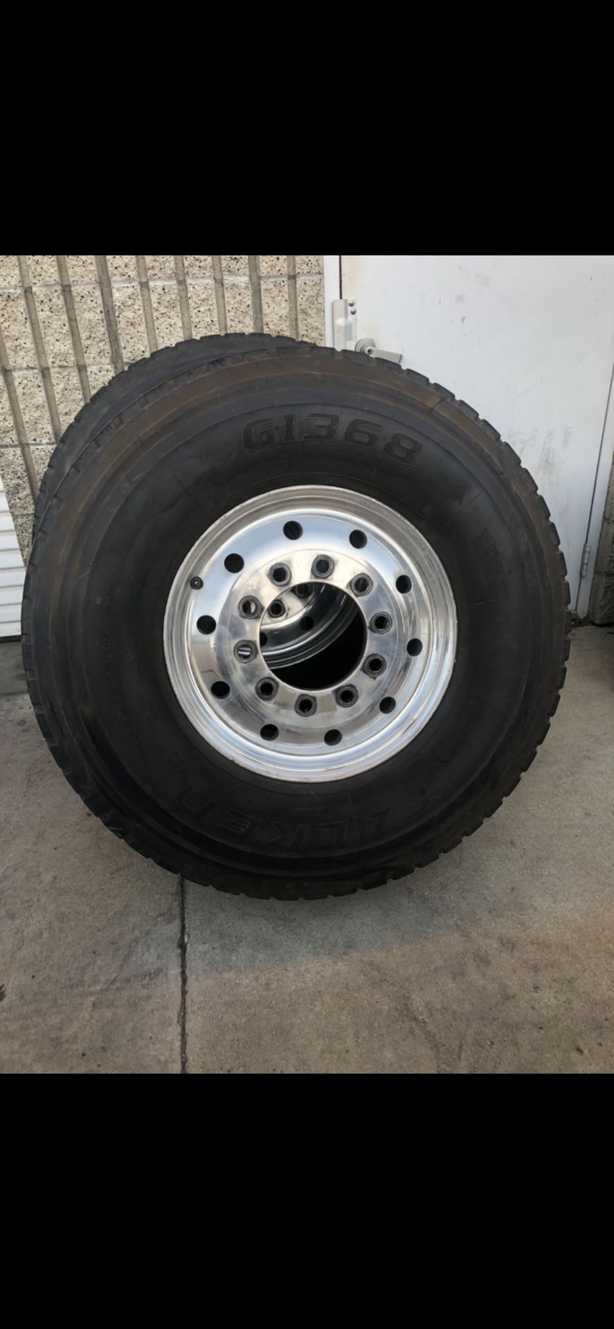 Wheels With Tires For sale For A Semi