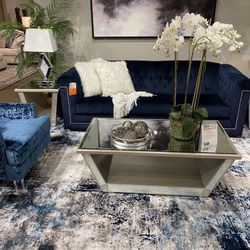 🐓Josanna Sofa, Loveseat, and Chair
Ashley Furniture$20 Down Payment and delivery available 