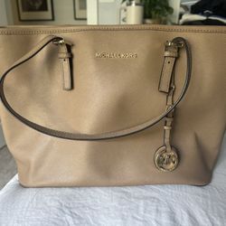 Michael Kors Jet Set Travel Tote