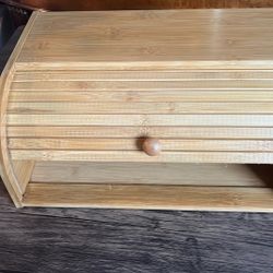 Este Mueble Es Para Guardar La Barra De Pan 🍞   Está Muy Bien Cuidado 