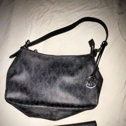 Pre-loved Michael Kors Jet Set Signature Shoulder Bag