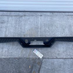 2018 2020 CHEVROLET SILVERADO SIERRA REAR BUMPER PAD OEM