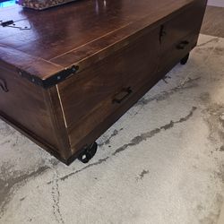 Cocktail/ Coffee Table