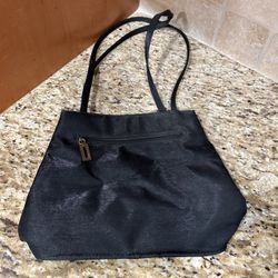 Black Purse With 2 Sides  And Middle Zipper Compartment 