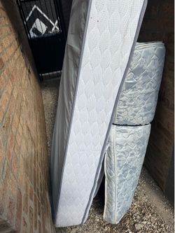 twin pillow top Serta mattress