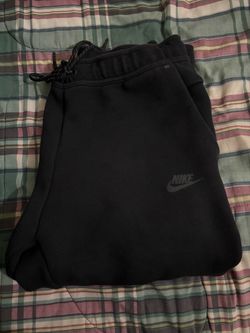 Size L nike tech sweats