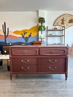 Brown Dresser / 6 Drawers / Vintage!
