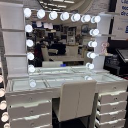 NEW💎Glam Vanity: 13 Drawers with Interior Lights, LED - Mirrored & Bluetooth, 2 Shelfs (Included Chair) 