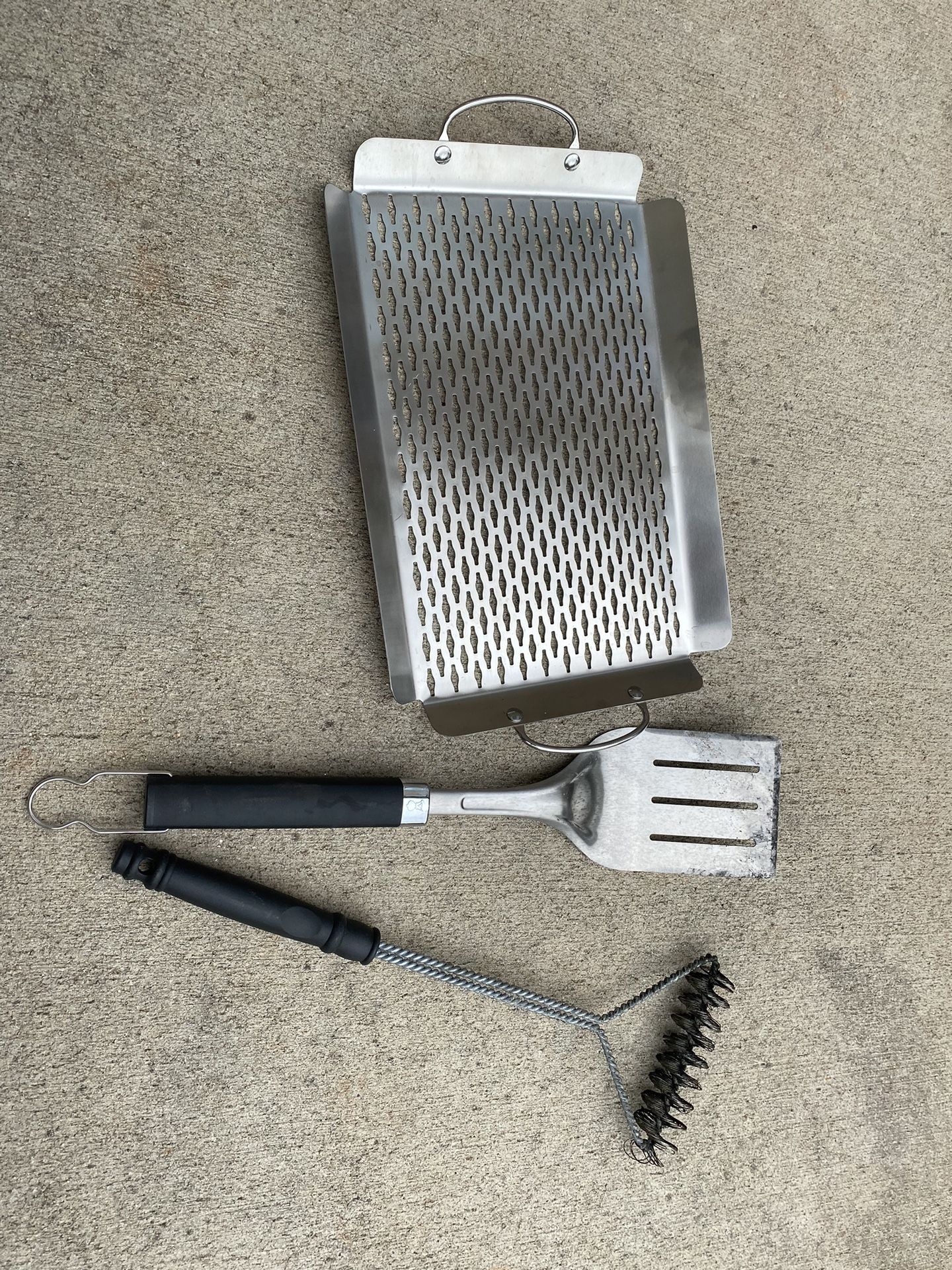 Mr. Bar-B-Q Plastic 17.91-in Grill Brush Stainless Steel | 06485LWS