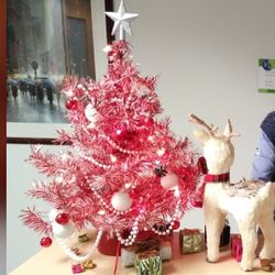 Red Christmas Tree - Prelit