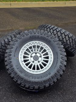 New 17" Jeep Wrangler Gladiator wheels 5x127 and 35" tires