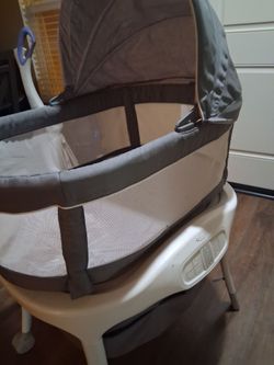 Rocking Baby Bassinet with Canopy