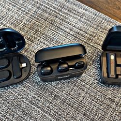 (3) Two sets of wireless microphones