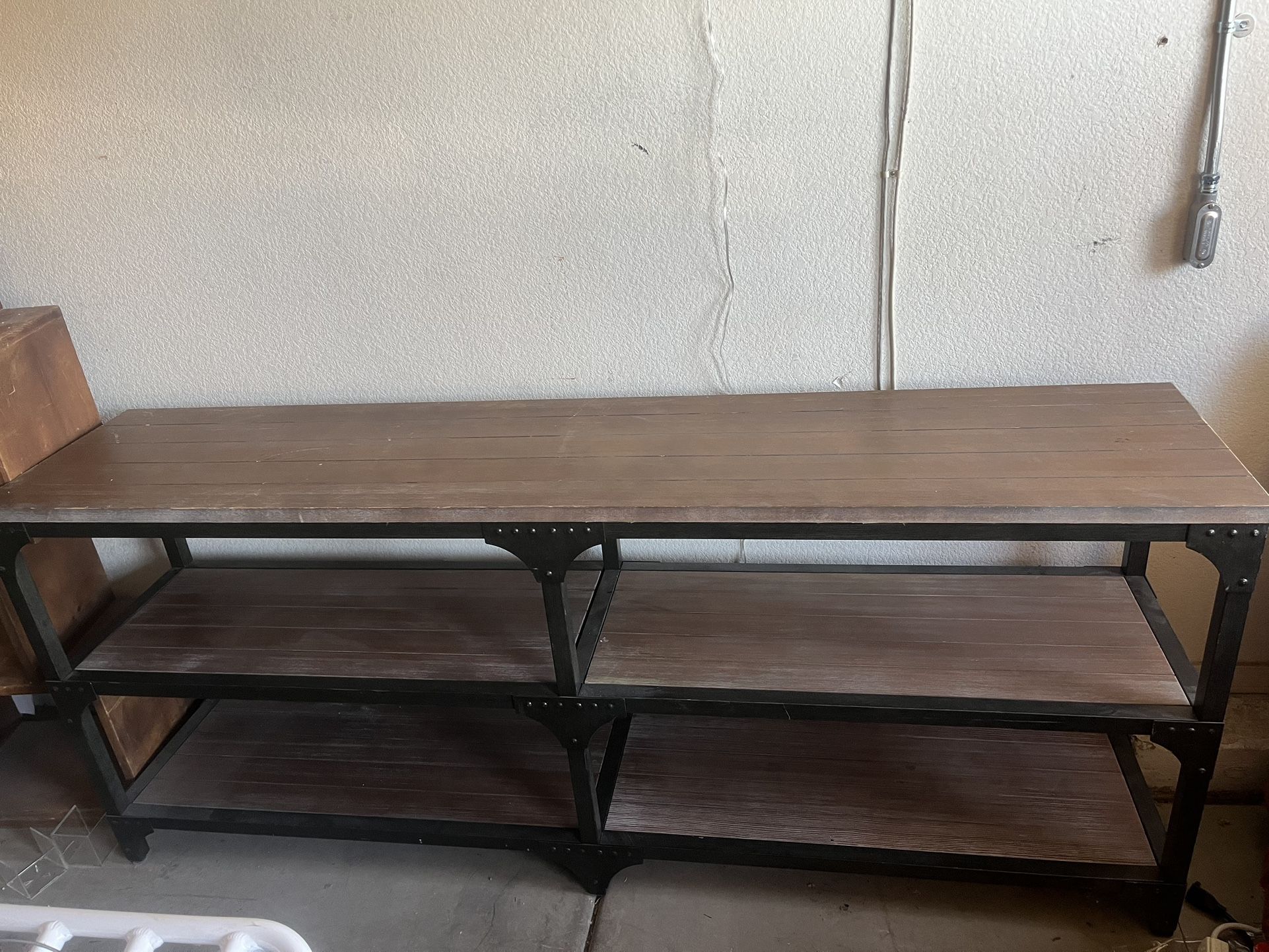 Decorative buffet shelving table