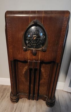 Antique Zenith radio