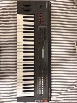 Yamaha MX49 Music Synthesizer Keyboard