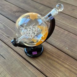 Whiskey Decanter for Men, Whiskey Globe Decanter for Liquor, Bourbon, Vodka, Cocktails, Scotch liquor decanter for Men Father's Day Anniversary Unique