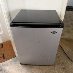 Mini Fridge 