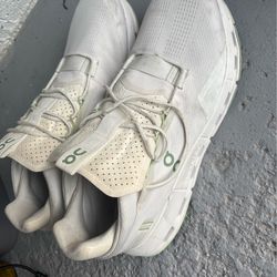 On cloud men’s size 13