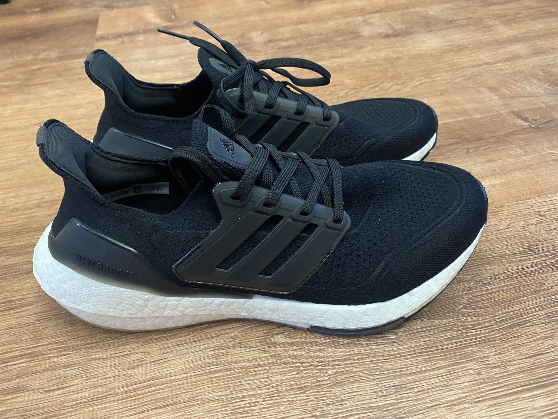 Adidas Ultraboost 22 Men’s Shoes. Size 8.5